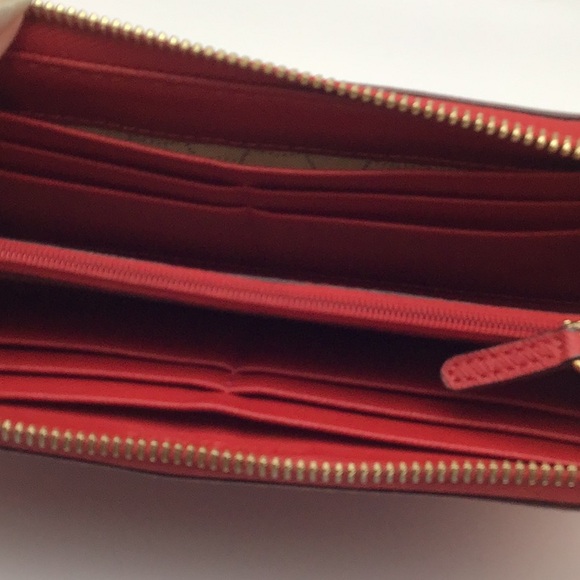 Michael Kors Jet Set Travel red saffiano leather zip continental wallet, GUC - Picture 5 of 12